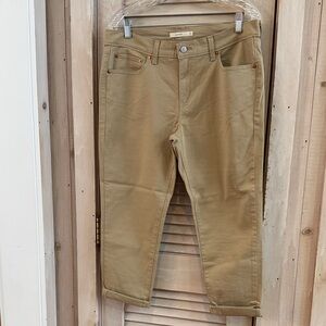 Levi's Khaki Capris- Boyfriend style- Size 31